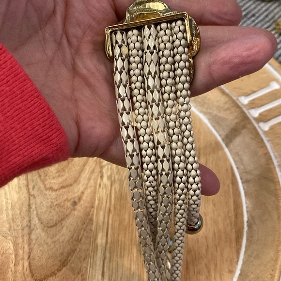 Chic Gold Rose Necklace - Picture 10 of 10